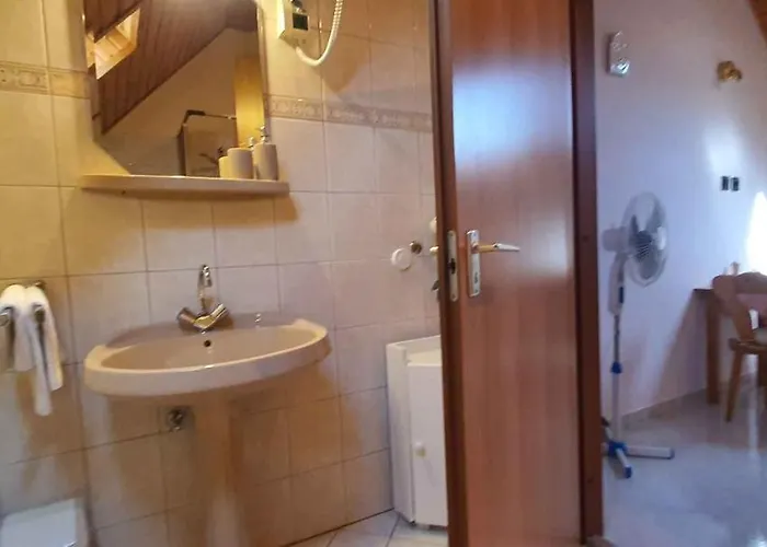 In - Balaton 18987 *